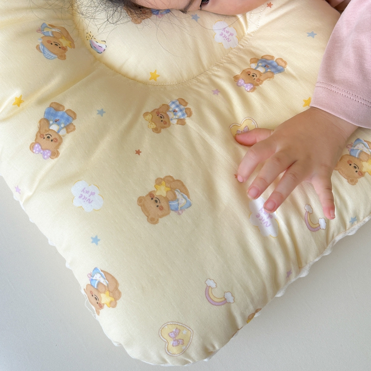 91家纺网 家纺一手货源 找家纺 北鸣有鱼枕芯馆 2025新款漫画家系列全棉双层纱豆豆枕枕头枕芯 面包熊-30x50cm