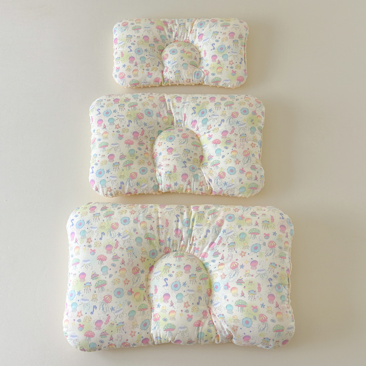 91家纺网 家纺一手货源 找家纺 北鸣有鱼枕芯馆 2025新款漫画家系列全棉双层纱豆豆枕枕头枕芯 水形物语-45x70cm