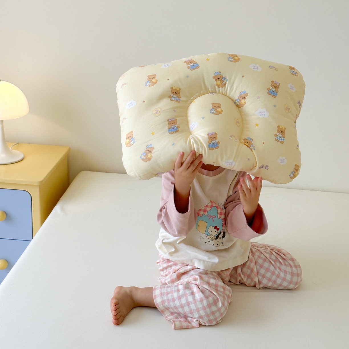 91家纺网 家纺一手货源 找家纺 北鸣有鱼枕芯馆 2025新款漫画家系列全棉双层纱豆豆枕枕头枕芯 面包熊-40x60cm