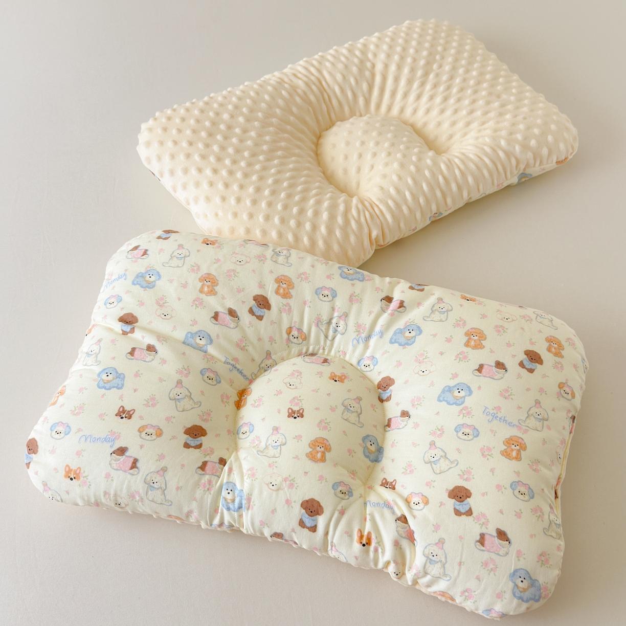 91家纺网 家纺一手货源 找家纺 北鸣有鱼枕芯馆 2025新款漫画家系列全棉双层纱豆豆枕枕头枕芯 奶芙狗-30x50cm