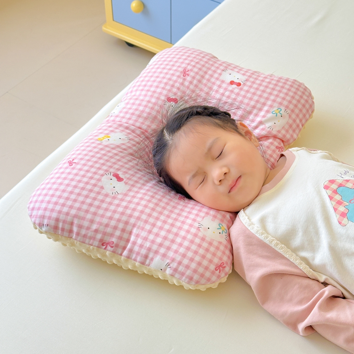 91家纺网 家纺一手货源 找家纺 北鸣有鱼枕芯馆 2025新款漫画家系列全棉双层纱豆豆枕枕头枕芯 小猫日记-30x50cm