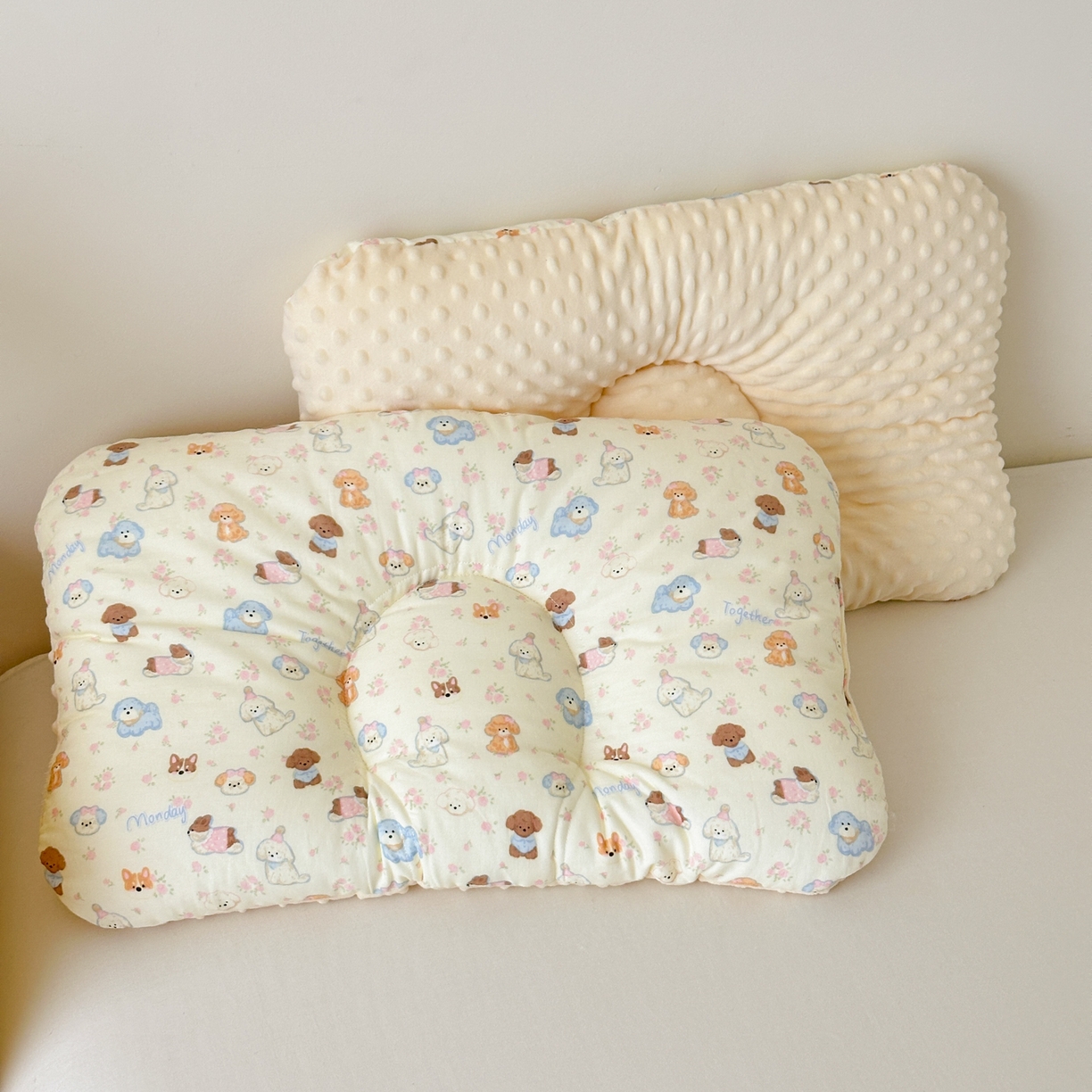 91家纺网 家纺一手货源 找家纺 北鸣有鱼枕芯馆 2025新款漫画家系列全棉双层纱豆豆枕枕头枕芯 奶芙狗-40x60cm