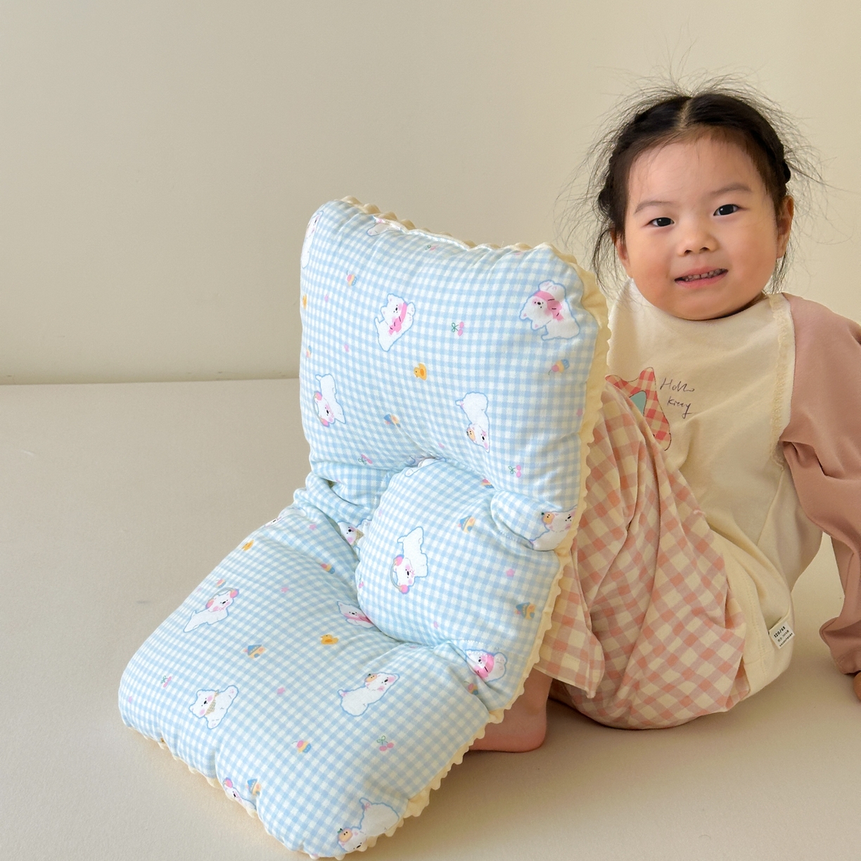 91家纺网 家纺一手货源 找家纺 北鸣有鱼枕芯馆 2025新款漫画家系列全棉双层纱豆豆枕枕头枕芯 西高地-40x60cm