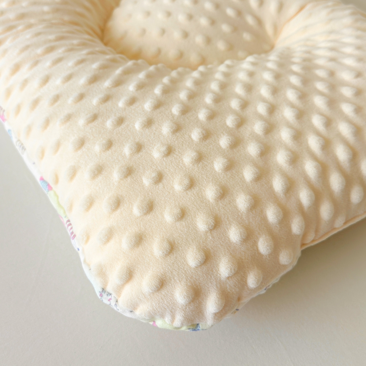 91家纺网 家纺一手货源 找家纺 北鸣有鱼枕芯馆 2025新款漫画家系列全棉双层纱豆豆枕枕头枕芯 水形物语-45x70cm