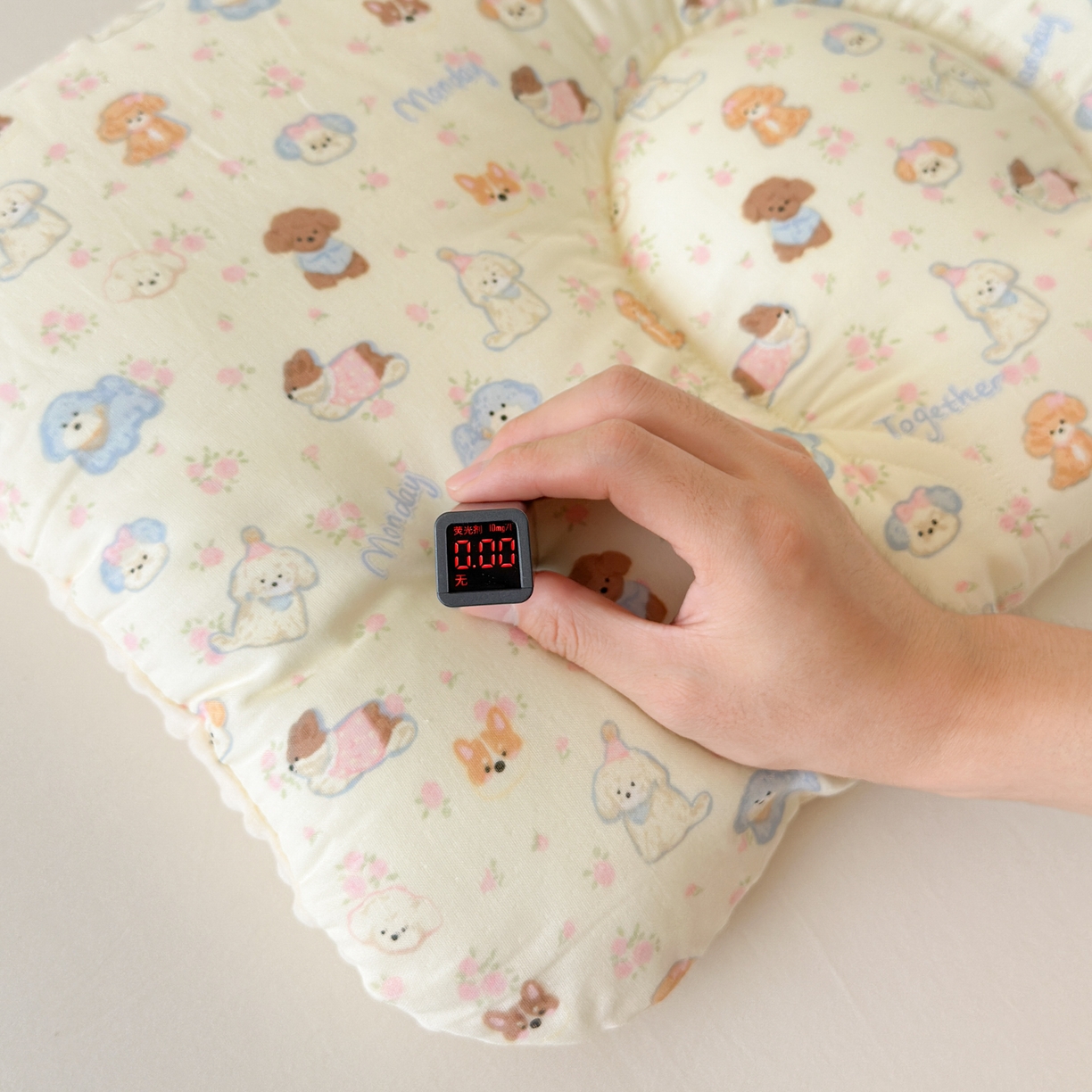 91家纺网 家纺一手货源 找家纺 北鸣有鱼枕芯馆 2025新款漫画家系列全棉双层纱豆豆枕枕头枕芯 奶芙狗-30x50cm