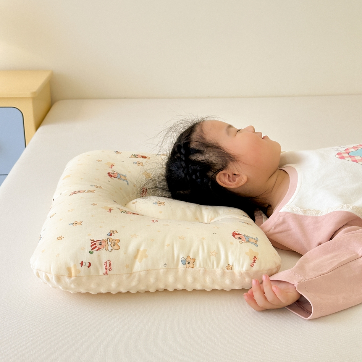 91家纺网 家纺一手货源 找家纺 北鸣有鱼枕芯馆 2025新款漫画家系列全棉双层纱豆豆枕枕头枕芯 星星伙伴-30x50cm