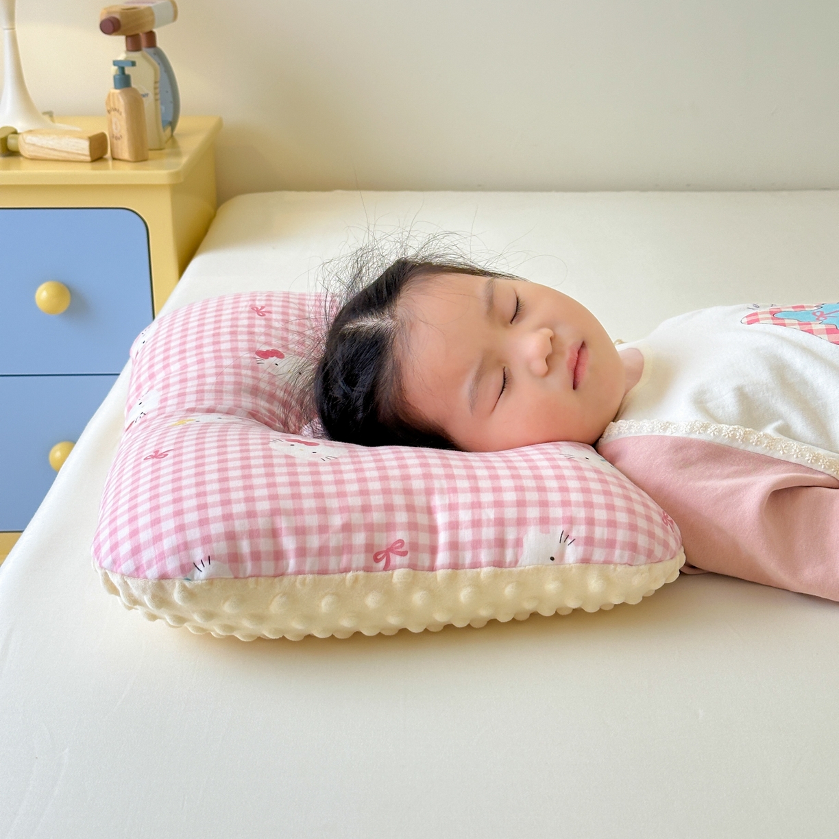 91家纺网 家纺一手货源 找家纺 北鸣有鱼枕芯馆 2025新款漫画家系列全棉双层纱豆豆枕枕头枕芯 小猫日记-30x50cm