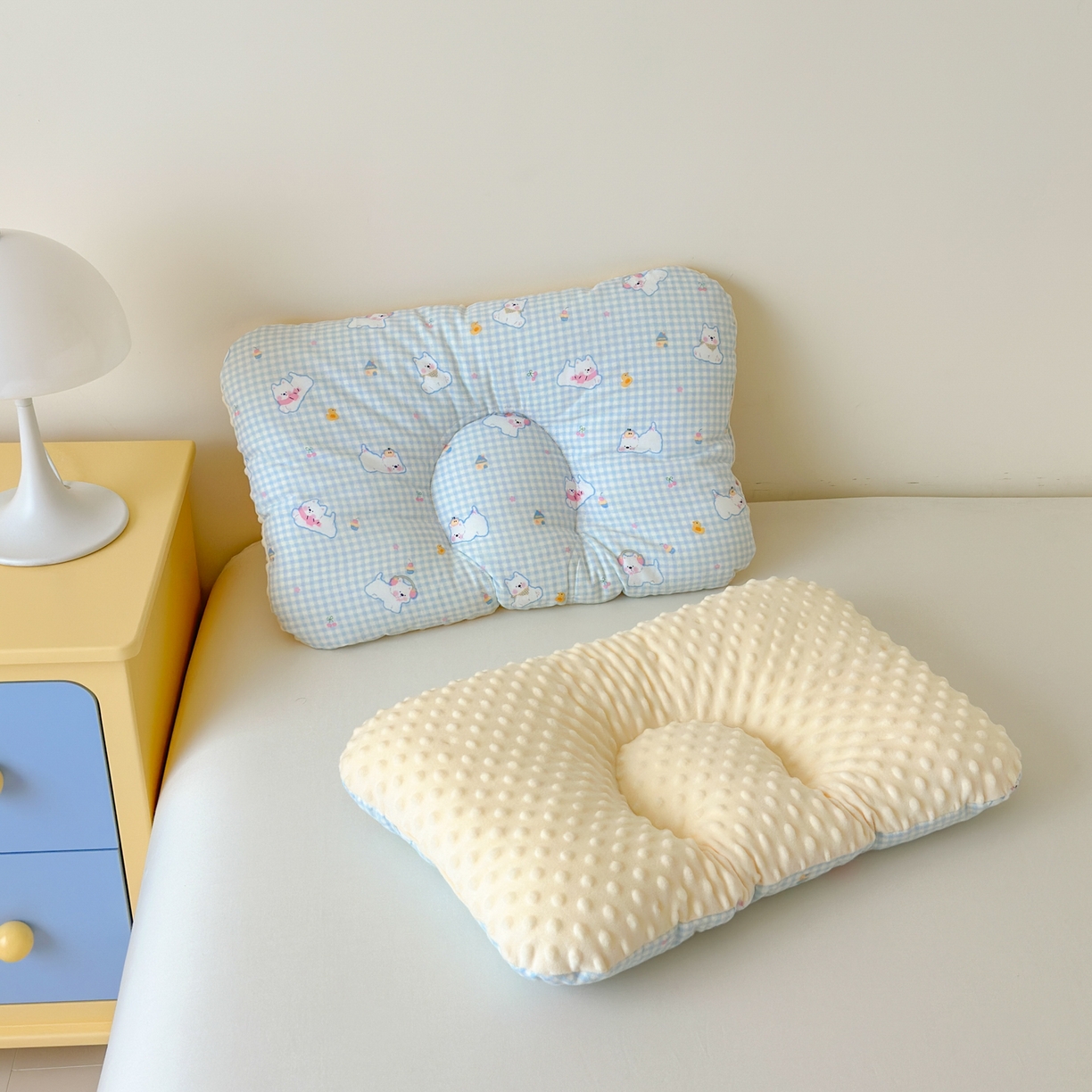 91家纺网 家纺一手货源 找家纺 北鸣有鱼枕芯馆 2025新款漫画家系列全棉双层纱豆豆枕枕头枕芯 西高地-45x70cm