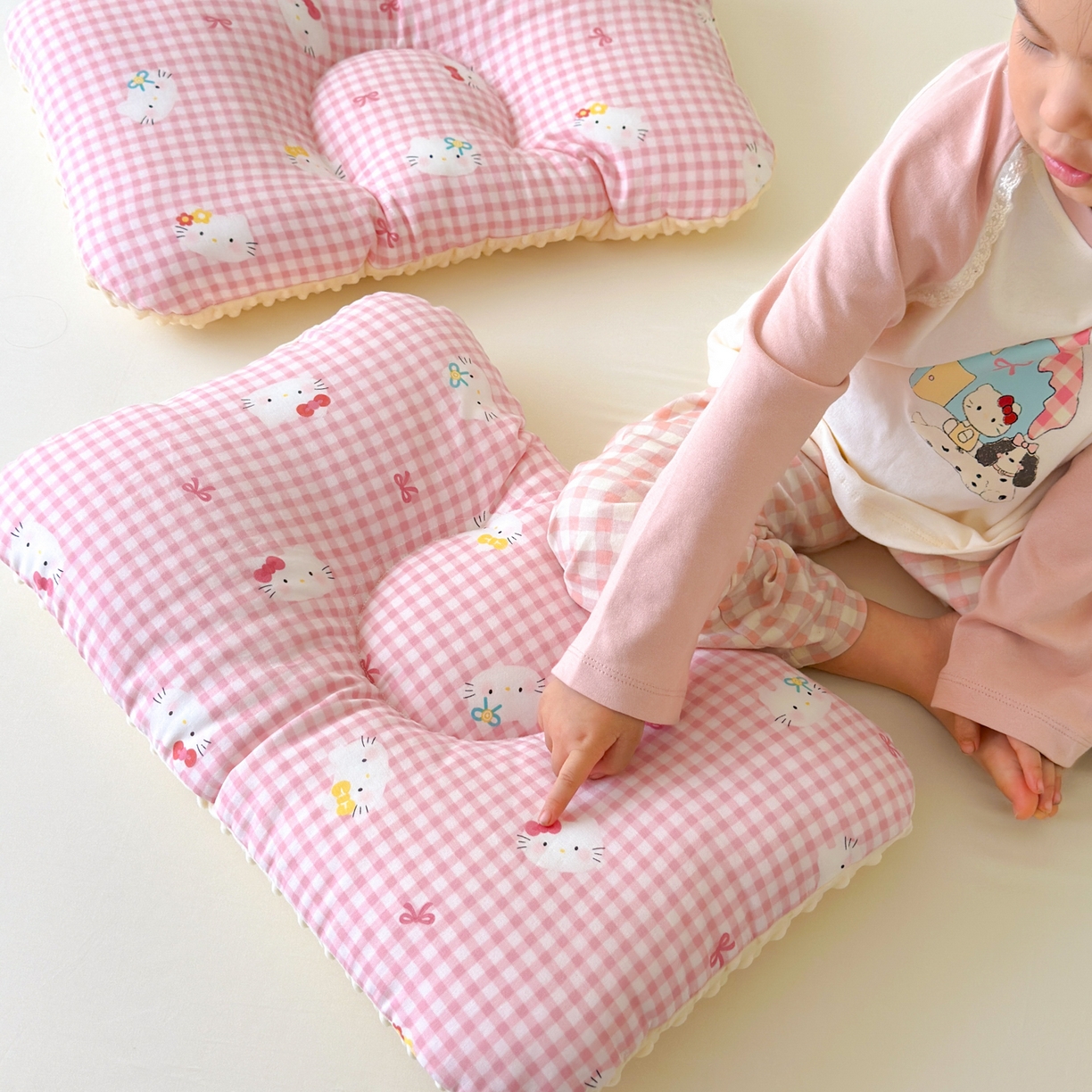 91家纺网 家纺一手货源 找家纺 北鸣有鱼枕芯馆 2025新款漫画家系列全棉双层纱豆豆枕枕头枕芯 小猫日记-30x50cm