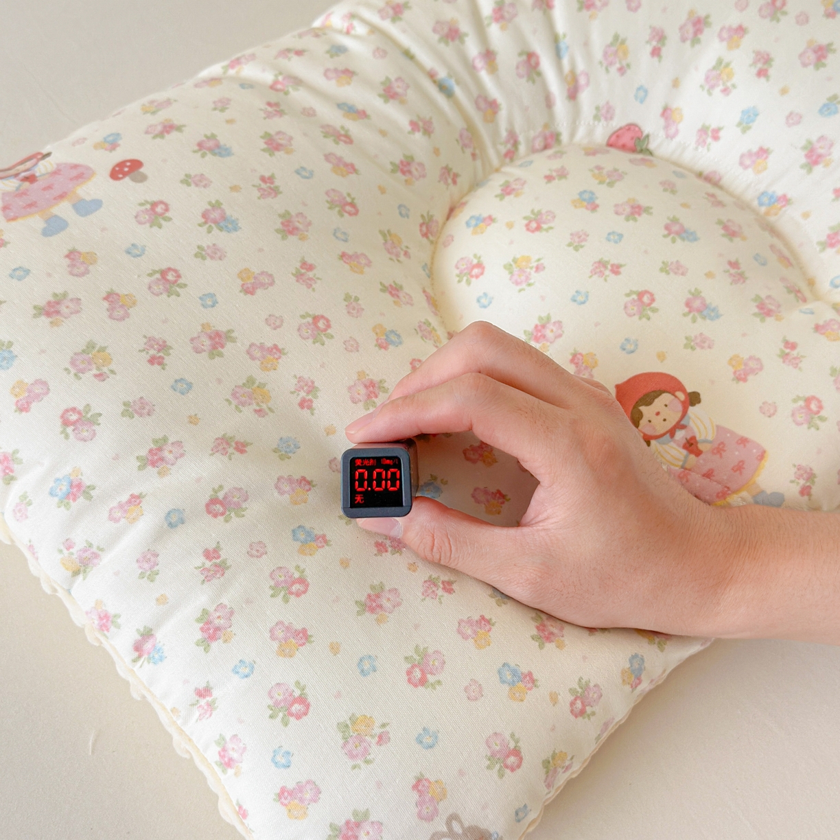 91家纺网 家纺一手货源 找家纺 北鸣有鱼枕芯馆 2025新款漫画家系列全棉双层纱豆豆枕枕头枕芯 小红帽-40x60cm