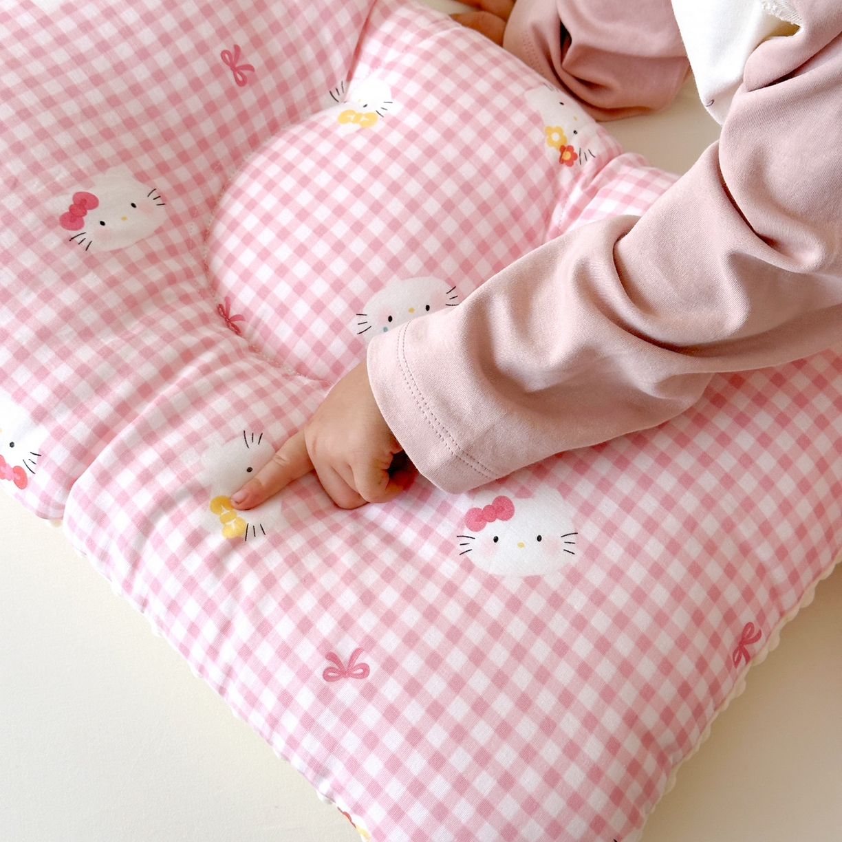 91家纺网 家纺一手货源 找家纺 北鸣有鱼枕芯馆 2025新款漫画家系列全棉双层纱豆豆枕枕头枕芯 小猫日记-40x60cm