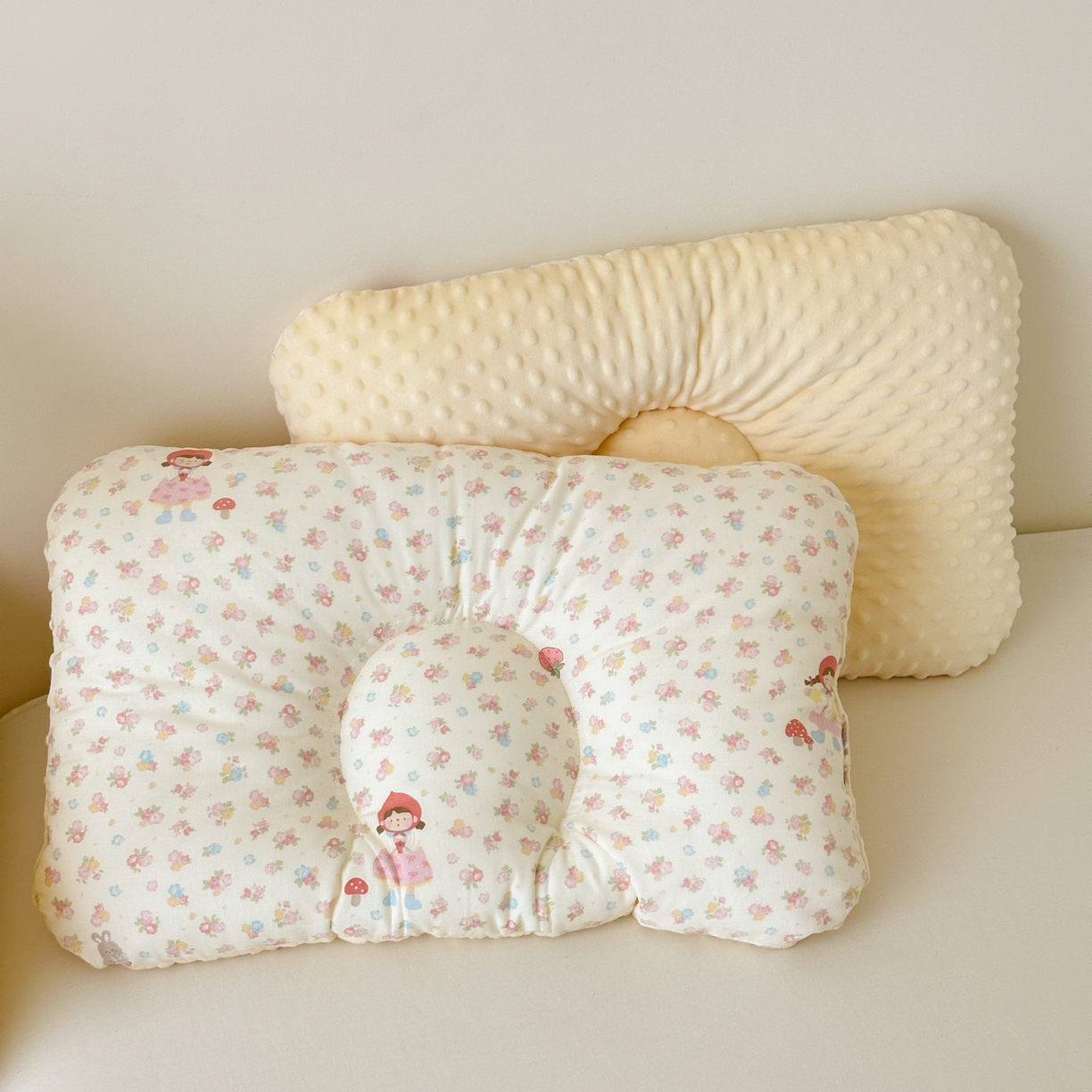 91家纺网 家纺一手货源 找家纺 北鸣有鱼枕芯馆 2025新款漫画家系列全棉双层纱豆豆枕枕头枕芯 小红帽-45x70cm