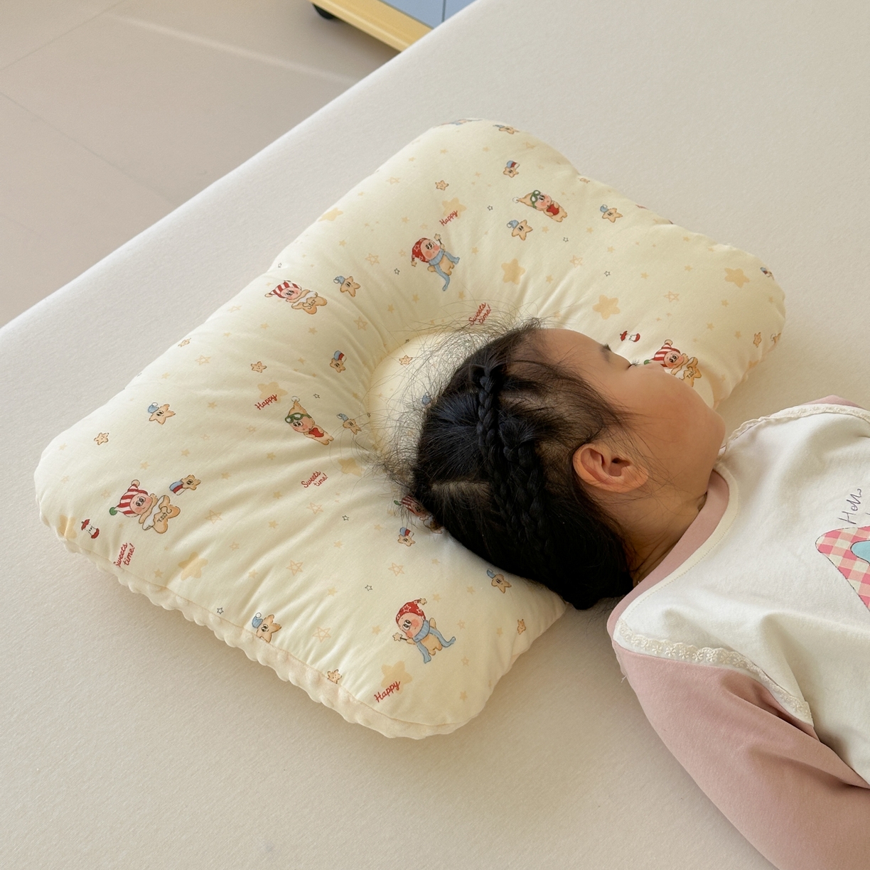 91家纺网 家纺一手货源 找家纺 北鸣有鱼枕芯馆 2025新款漫画家系列全棉双层纱豆豆枕枕头枕芯 星星伙伴-30x50cm