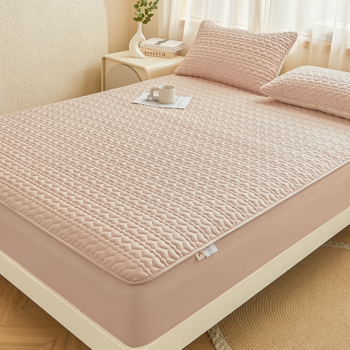 91家纺网 家纺一手货源 找家纺 邵依家纺 2025新款A类大豆夹棉爱心款原棉防水床笠 爱心卡其