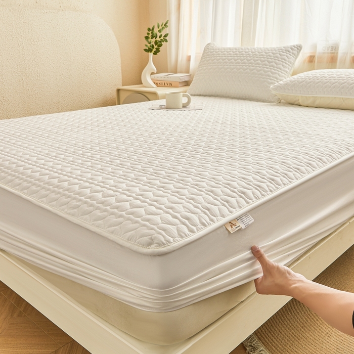 91家纺网 家纺一手货源 找家纺 邵依家纺 2025新款A类大豆夹棉爱心款原棉防水床笠 爱心本白