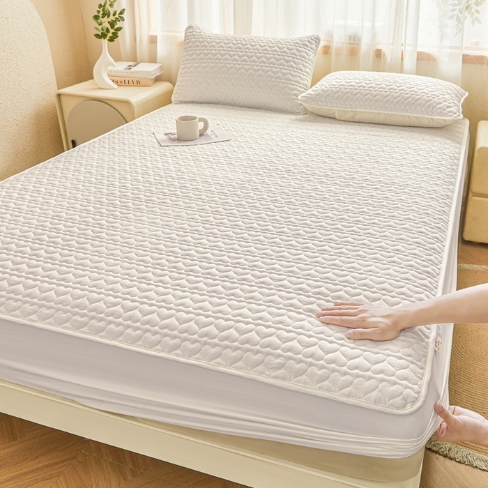 91家纺网 家纺一手货源 找家纺 邵依家纺 2025新款A类大豆夹棉爱心款原棉防水床笠 爱心本白