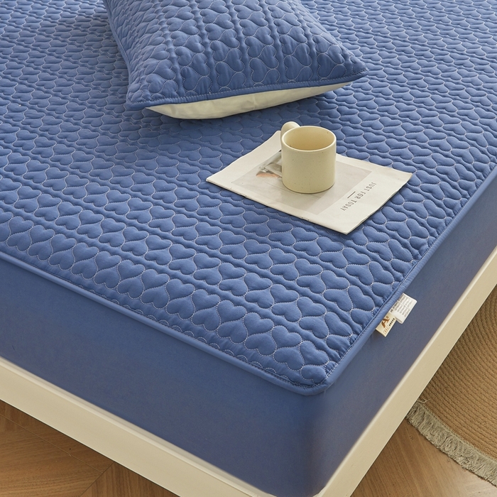 91家纺网 家纺一手货源 找家纺 邵依家纺 2025新款A类大豆夹棉爱心款原棉防水床笠 爱心黛蓝