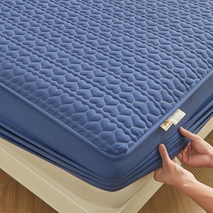 91家纺网 家纺一手货源 找家纺 邵依家纺 2025新款A类大豆夹棉爱心款原棉防水床笠 爱心黛蓝