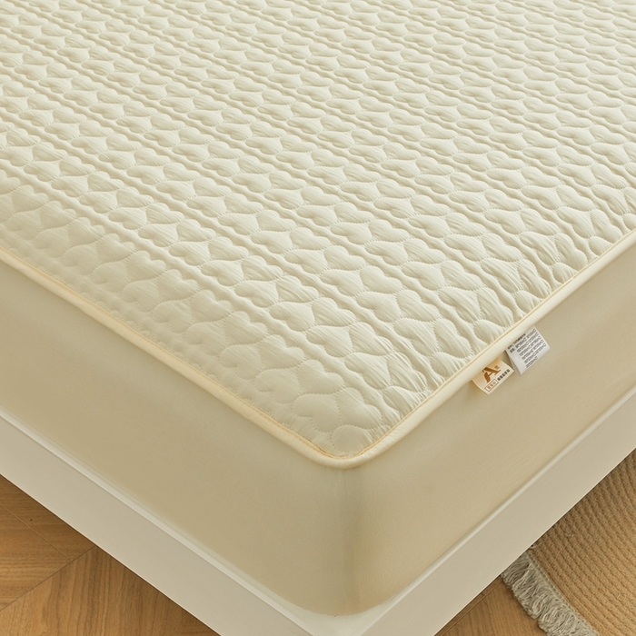 91家纺网 家纺一手货源 找家纺 邵依家纺 2025新款A类大豆夹棉爱心款原棉防水床笠 爱心米黄