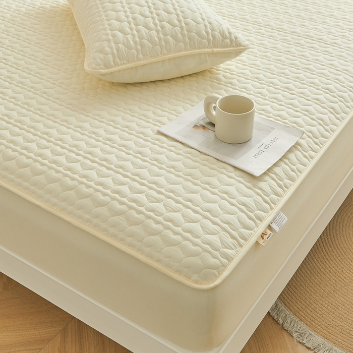 91家纺网 家纺一手货源 找家纺 邵依家纺 2025新款A类大豆夹棉爱心款原棉防水床笠 爱心米黄