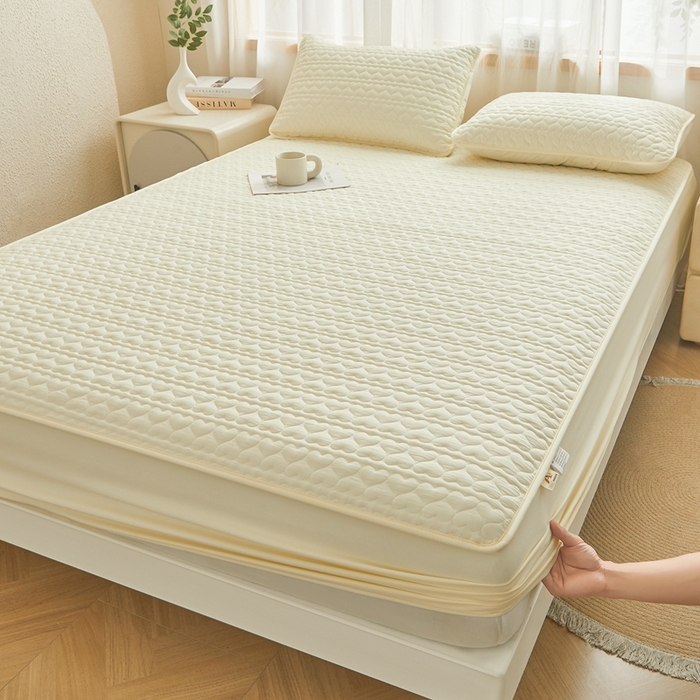 91家纺网 家纺一手货源 找家纺 邵依家纺 2025新款A类大豆夹棉爱心款原棉防水床笠 爱心米黄