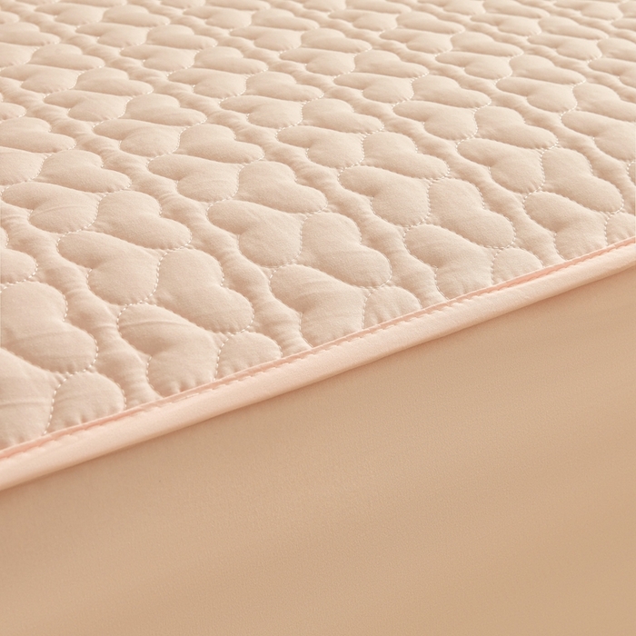 91家纺网 家纺一手货源 找家纺 邵依家纺 2025新款A类大豆夹棉爱心款原棉防水床笠 爱心浅粉