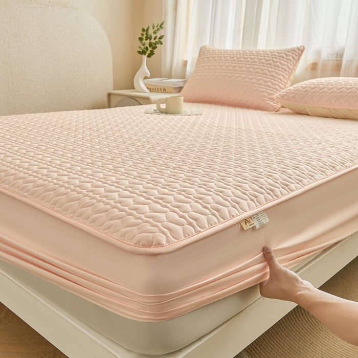 91家纺网 家纺一手货源 找家纺 邵依家纺 2025新款A类大豆夹棉爱心款原棉防水床笠 爱心浅粉