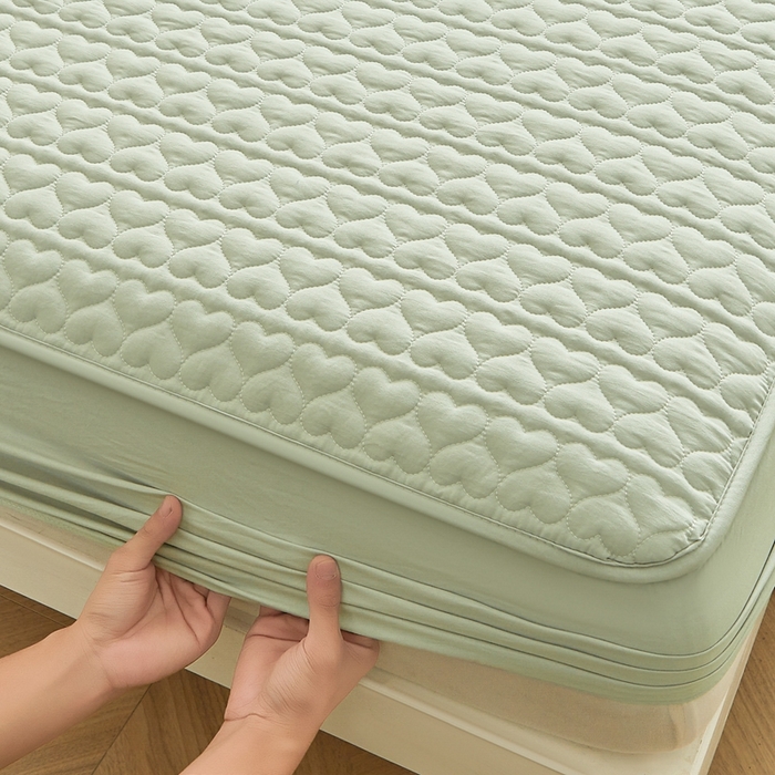 91家纺网 家纺一手货源 找家纺 邵依家纺 2025新款A类大豆夹棉爱心款原棉防水床笠 爱心豆绿