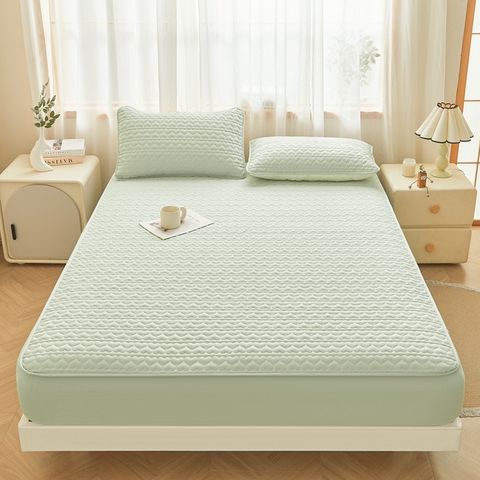 91家纺网 家纺一手货源 找家纺 邵依家纺 2025新款A类大豆夹棉爱心款原棉防水床笠 爱心豆绿