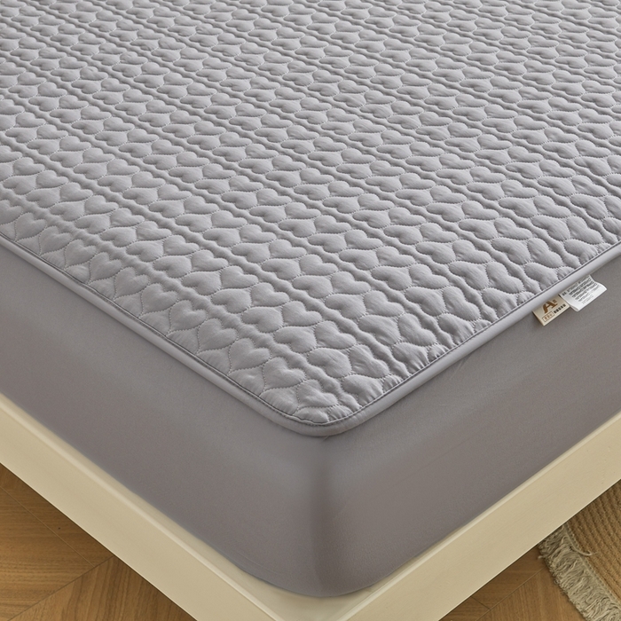 91家纺网 家纺一手货源 找家纺 邵依家纺 2025新款A类大豆夹棉爱心款原棉防水床笠 爱心浅灰