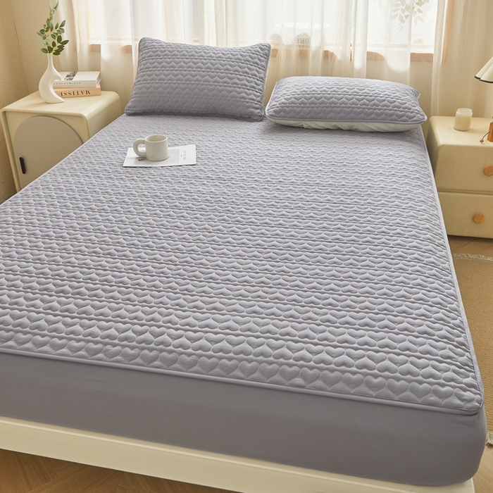 91家纺网 家纺一手货源 找家纺 邵依家纺 2025新款A类大豆夹棉爱心款原棉防水床笠 爱心浅灰