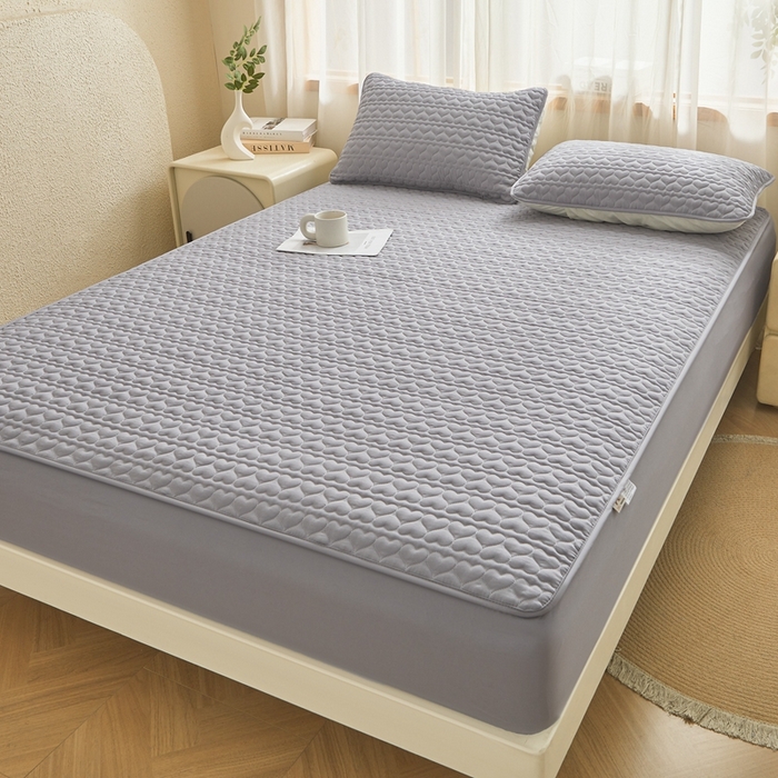 91家纺网 家纺一手货源 找家纺 邵依家纺 2025新款A类大豆夹棉爱心款原棉防水床笠 爱心浅灰