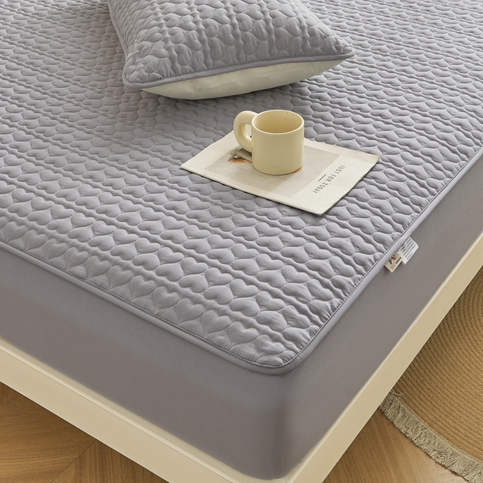 91家纺网 家纺一手货源 找家纺 邵依家纺 2025新款A类大豆夹棉爱心款原棉防水床笠 爱心浅灰