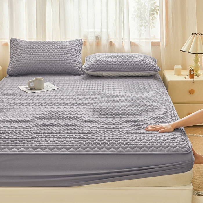 91家纺网 家纺一手货源 找家纺 邵依家纺 2025新款A类大豆夹棉爱心款原棉防水床笠 爱心深灰