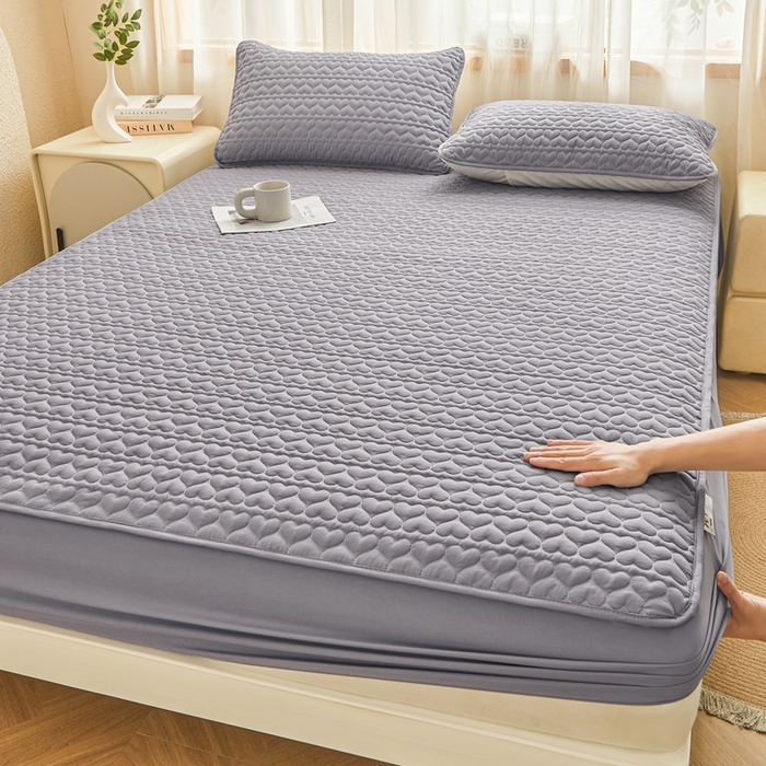 91家纺网 家纺一手货源 找家纺 邵依家纺 2025新款A类大豆夹棉爱心款原棉防水床笠 爱心深灰