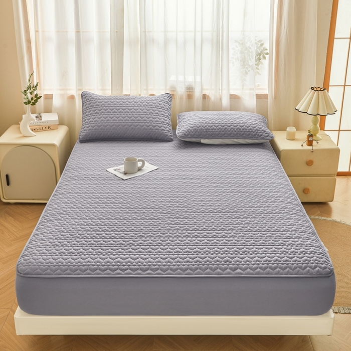 91家纺网 家纺一手货源 找家纺 邵依家纺 2025新款A类大豆夹棉爱心款原棉防水床笠 爱心深灰