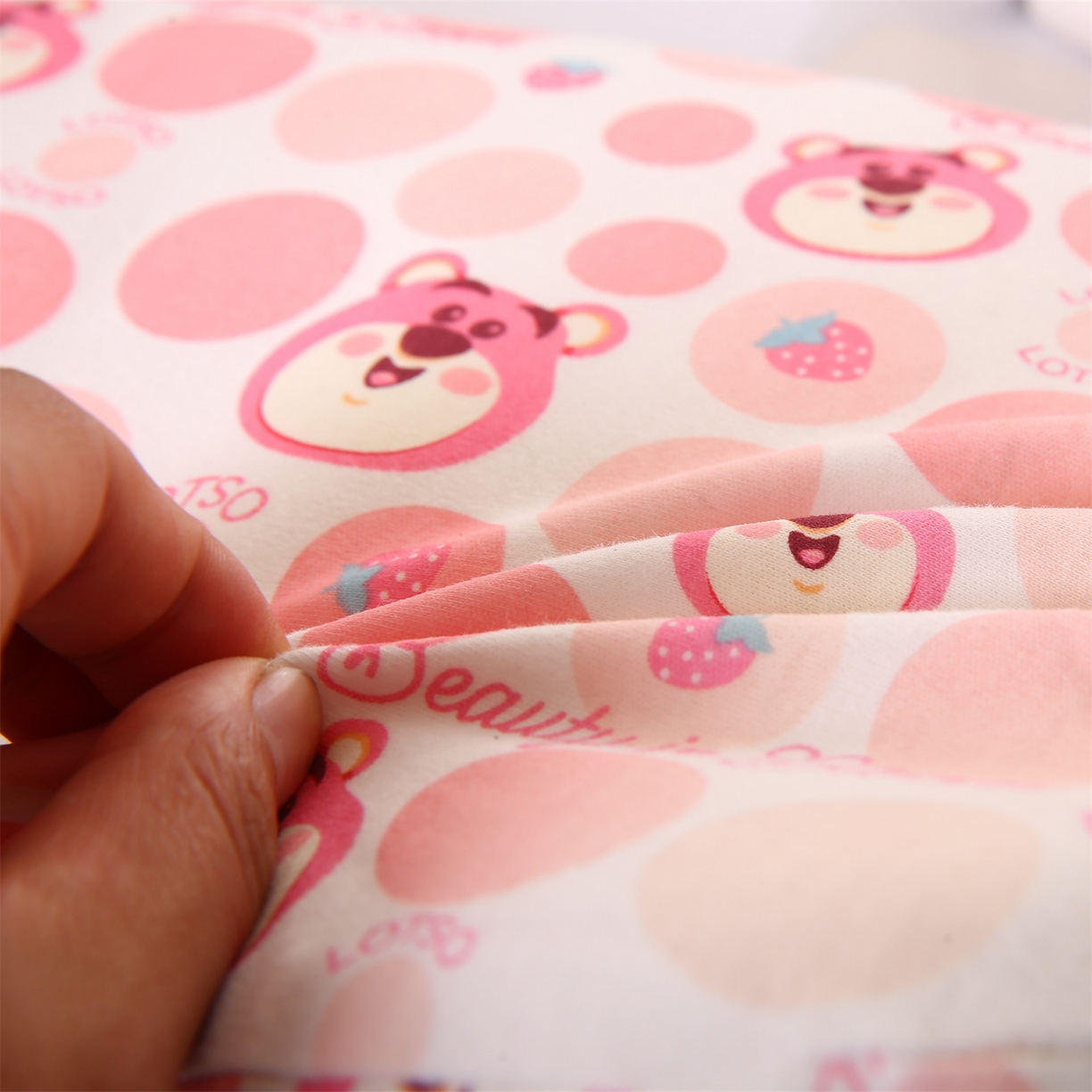 91家纺网 家纺一手货源 找家纺 芯丝路枕业 2025新款全棉针织乳胶儿童枕芯 粉红豹