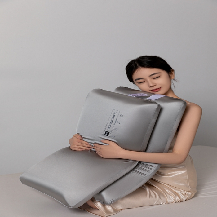 91家纺网 家纺一手货源 找家纺 七夜居 2025酒店0压美 容慢回弹记忆枕芯枕头面包枕零压力学生成人枕芯护颈按摩记忆棉枕头 高级灰