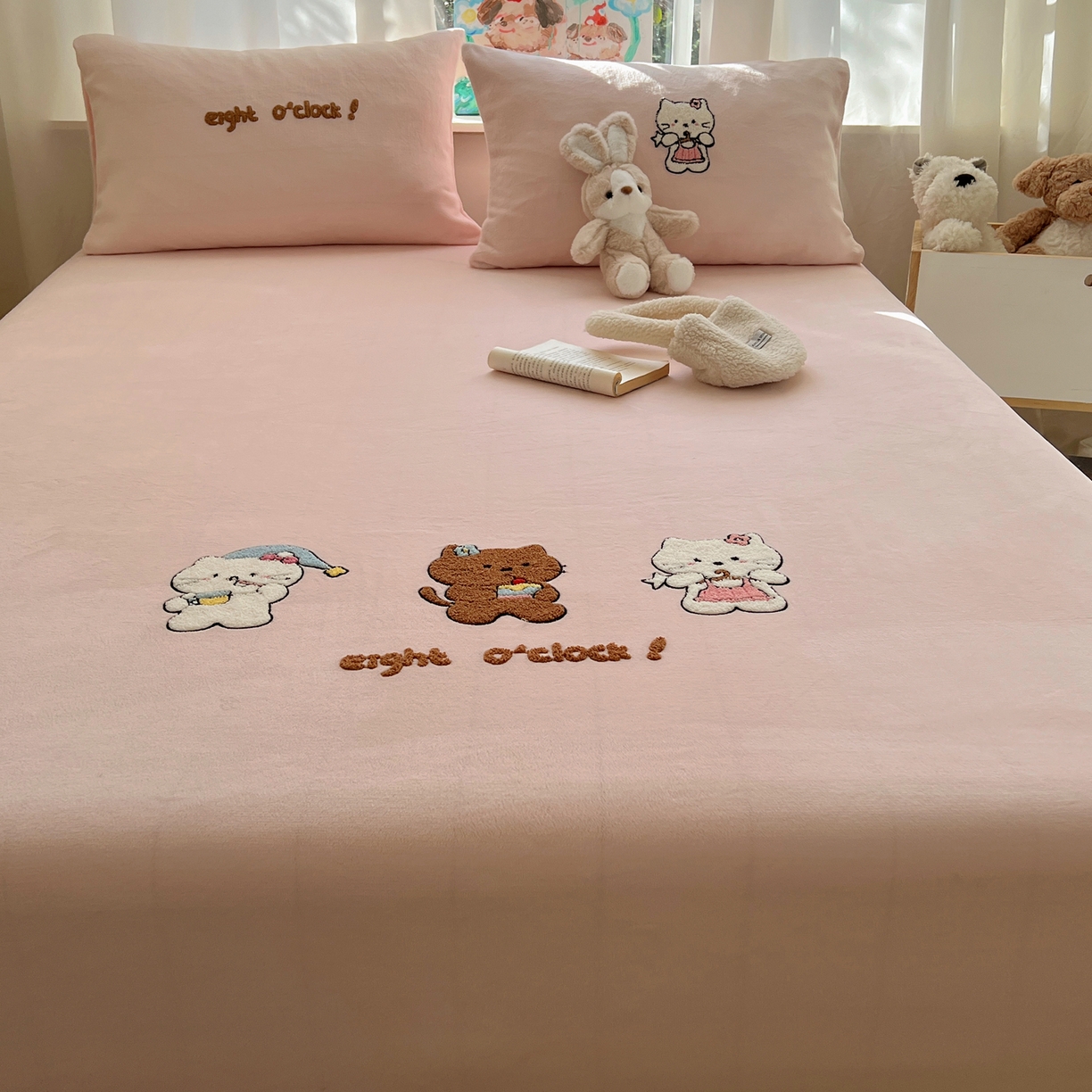 91家纺网 家纺一手货源 找家纺 桃喜 2025新款秋冬牛奶绒床笠三件套（会员-3） 小猫的早八时刻