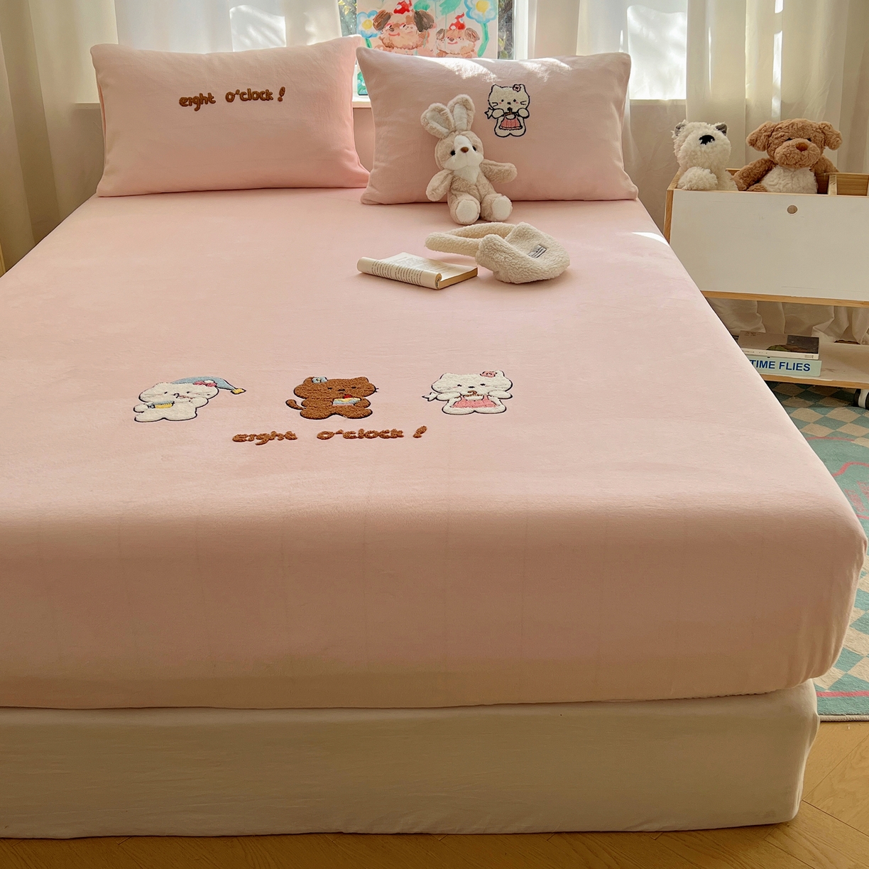 91家纺网 家纺一手货源 找家纺 桃喜 2025新款秋冬牛奶绒床笠三件套（会员-3） 小猫的早八时刻