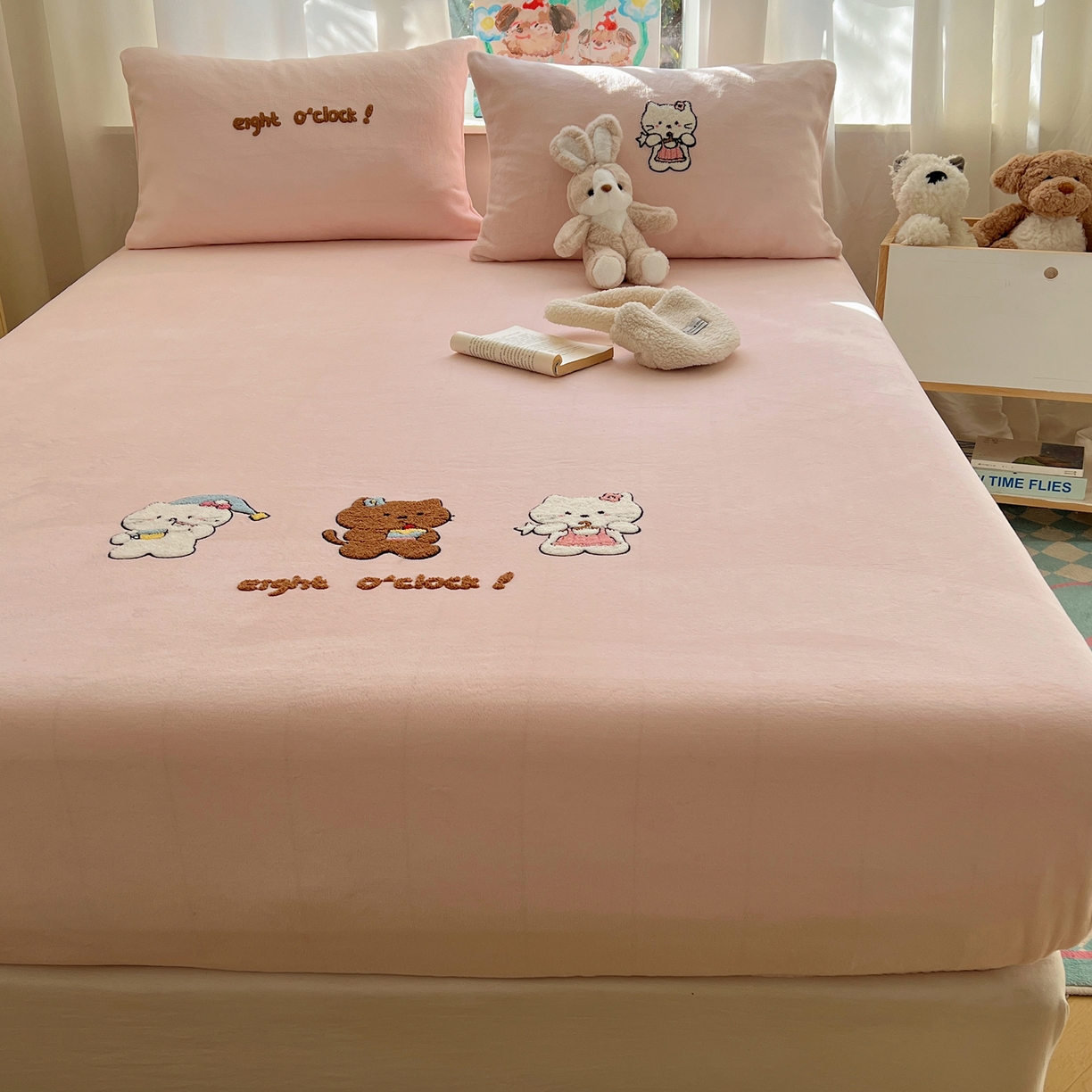 91家纺网 家纺一手货源 找家纺 桃喜 2025新款秋冬牛奶绒床笠三件套（会员-3） 小猫的早八时刻