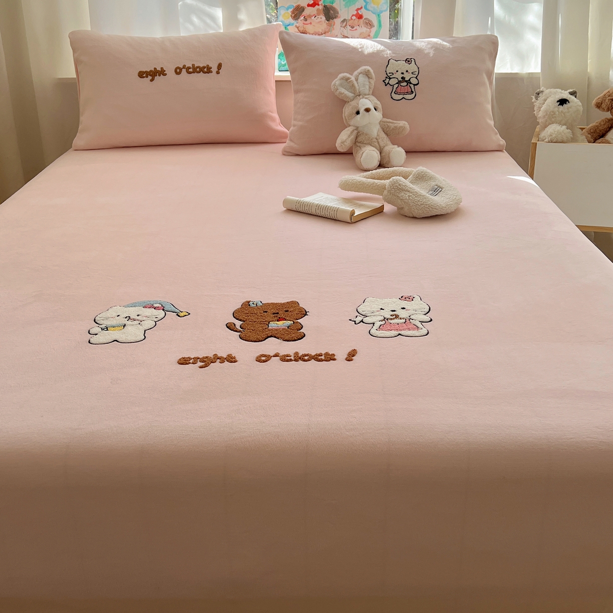 91家纺网 家纺一手货源 找家纺 桃喜 2025新款秋冬牛奶绒床笠三件套（会员-3） 小猫的早八时刻