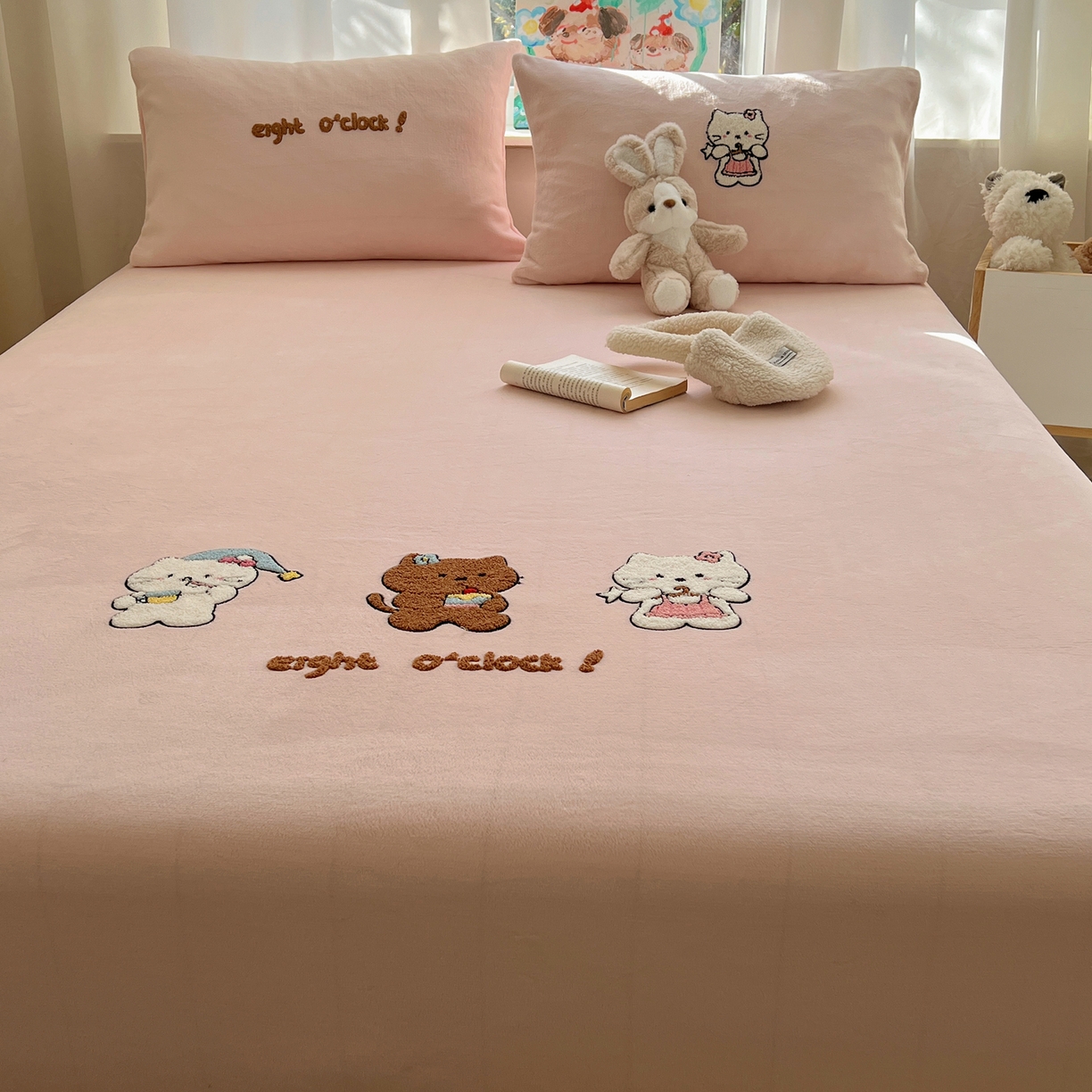 91家纺网 家纺一手货源 找家纺 桃喜 2025新款秋冬牛奶绒床笠三件套（会员-3） 小猫的早八时刻