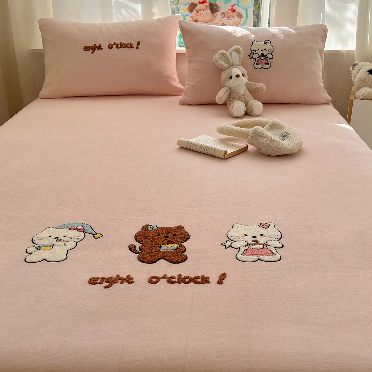 91家纺网 家纺一手货源 找家纺 桃喜 2025新款秋冬牛奶绒床笠三件套（会员-3） 小猫的早八时刻