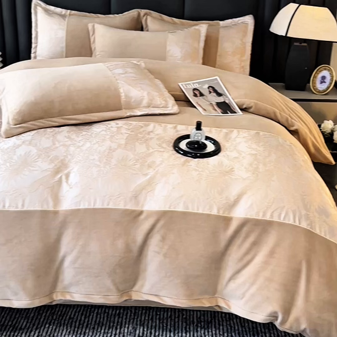 91家纺网 家纺一手货源 找家纺 富宁家纺 2025新款立体雕花牛奶绒绣花四件套-洛卡玫瑰系列 洛卡咖