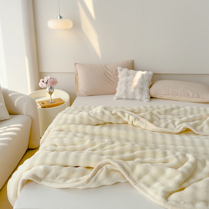 91家纺网 家纺一手货源 找家纺 （总）蓝冰家纺 2025新款托卡斯A类母婴级兔兔绒大泡泡安抚四季毯