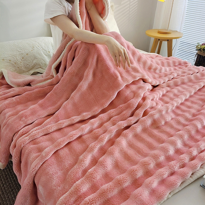 91家纺网 家纺一手货源 找家纺 蓝冰家纺 2025新款托卡斯A类母婴级兔兔绒大泡泡安抚四季毯 粉色