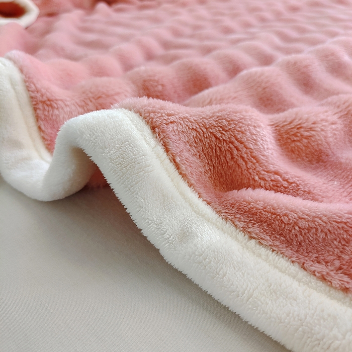 91家纺网 家纺一手货源 找家纺 蓝冰家纺 2025新款托卡斯A类母婴级兔兔绒大泡泡安抚四季毯 粉色