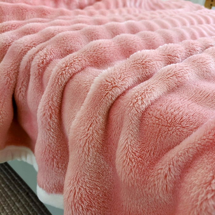 91家纺网 家纺一手货源 找家纺 蓝冰家纺 2025新款托卡斯A类母婴级兔兔绒大泡泡安抚四季毯 粉色