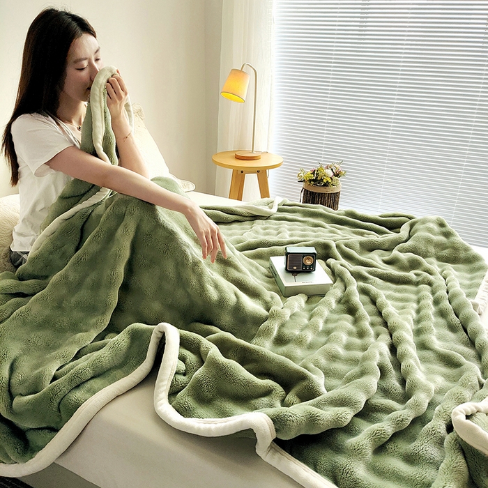 91家纺网 家纺一手货源 找家纺 蓝冰家纺 2025新款托卡斯A类母婴级兔兔绒大泡泡安抚四季毯 抹茶绿